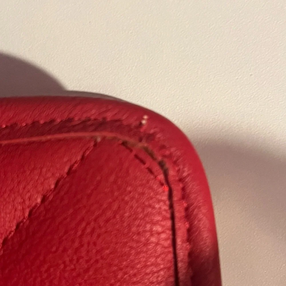 Guess NWT Quilted Red iPad Apple Tablet Case Cover Holder Zip Up Leather PU Luxe